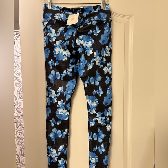 Fabletics Motion 365+ flower print leggings - Picture 7 of 8